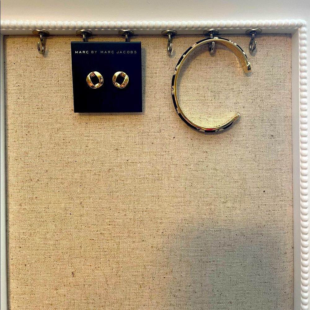 MARC BY MARC JACOBS BRACELET & MATCHING EARRINGS